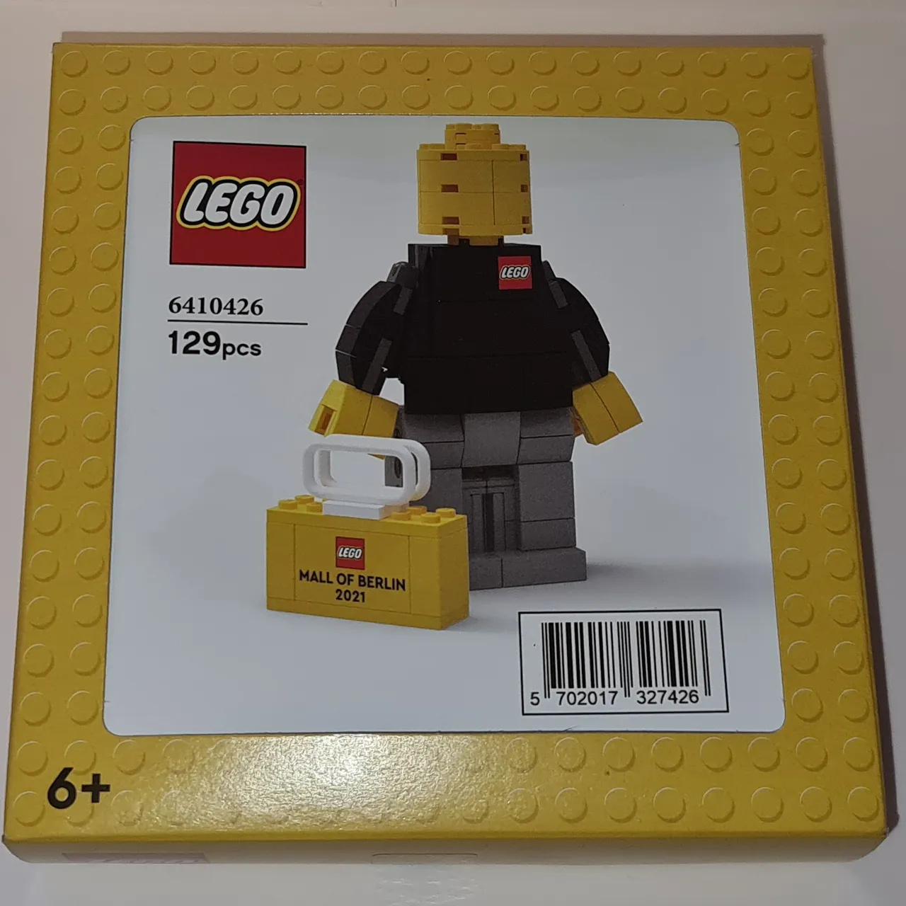 Mall of Berlin Brand Store Opening Associate Figure