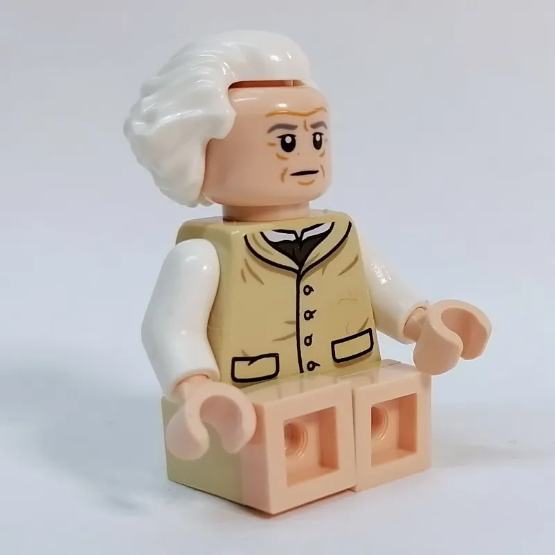 Bilbo Baggins - White Hair, Sitting