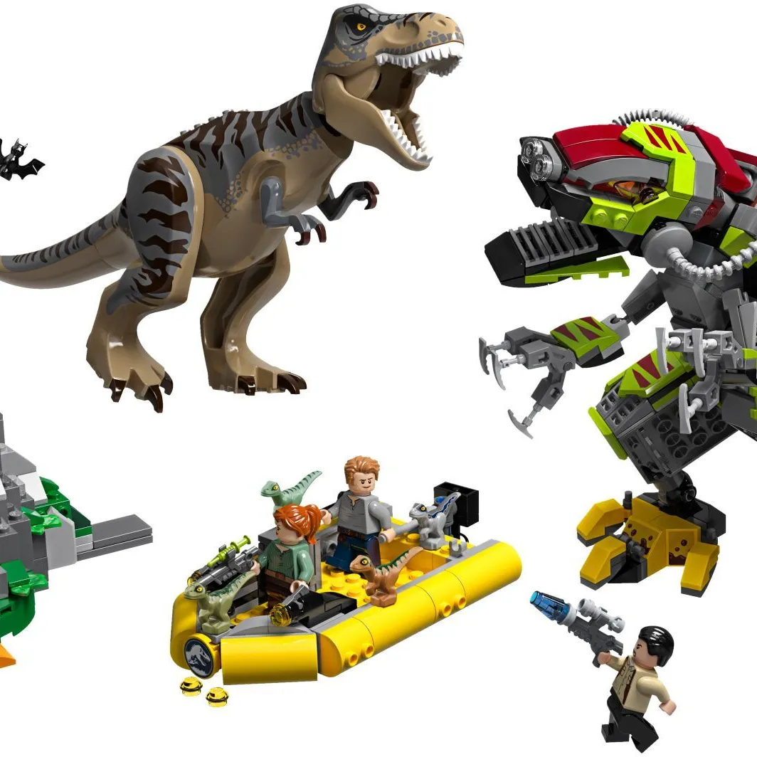 T. rex vs Dino-Mech Battle