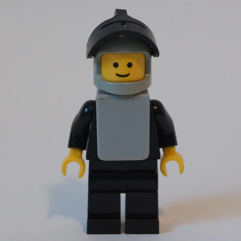 Knight (Yellow Castle) - Black with Visor