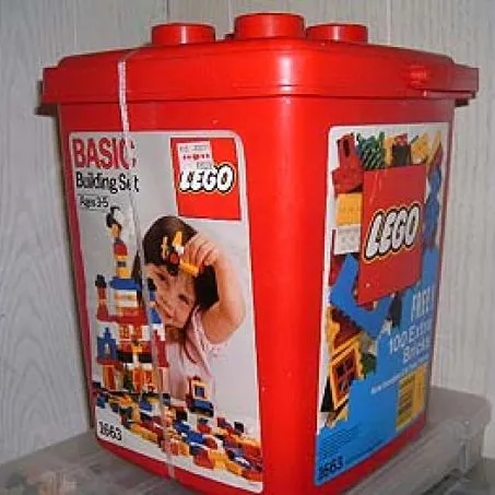 Basic Building Set in Bucket