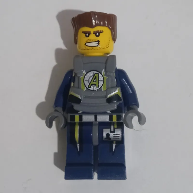 Agent Charge with Armor, 3626b Head