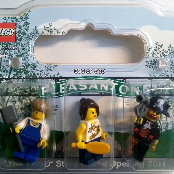 LEGO Store Grand Opening Exclusive Set Stoneridge Mall Pleasanton CA