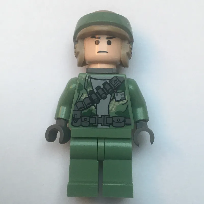 Rebel Trooper in Endor Uniform, Sand Green Legs, Black Eyes, Neck Bracket