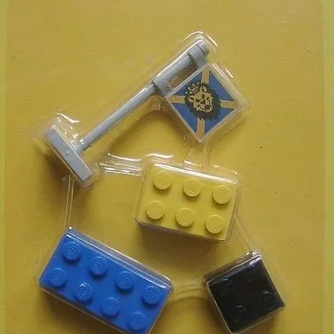 Lion Knights Flag Pole Magnet Set