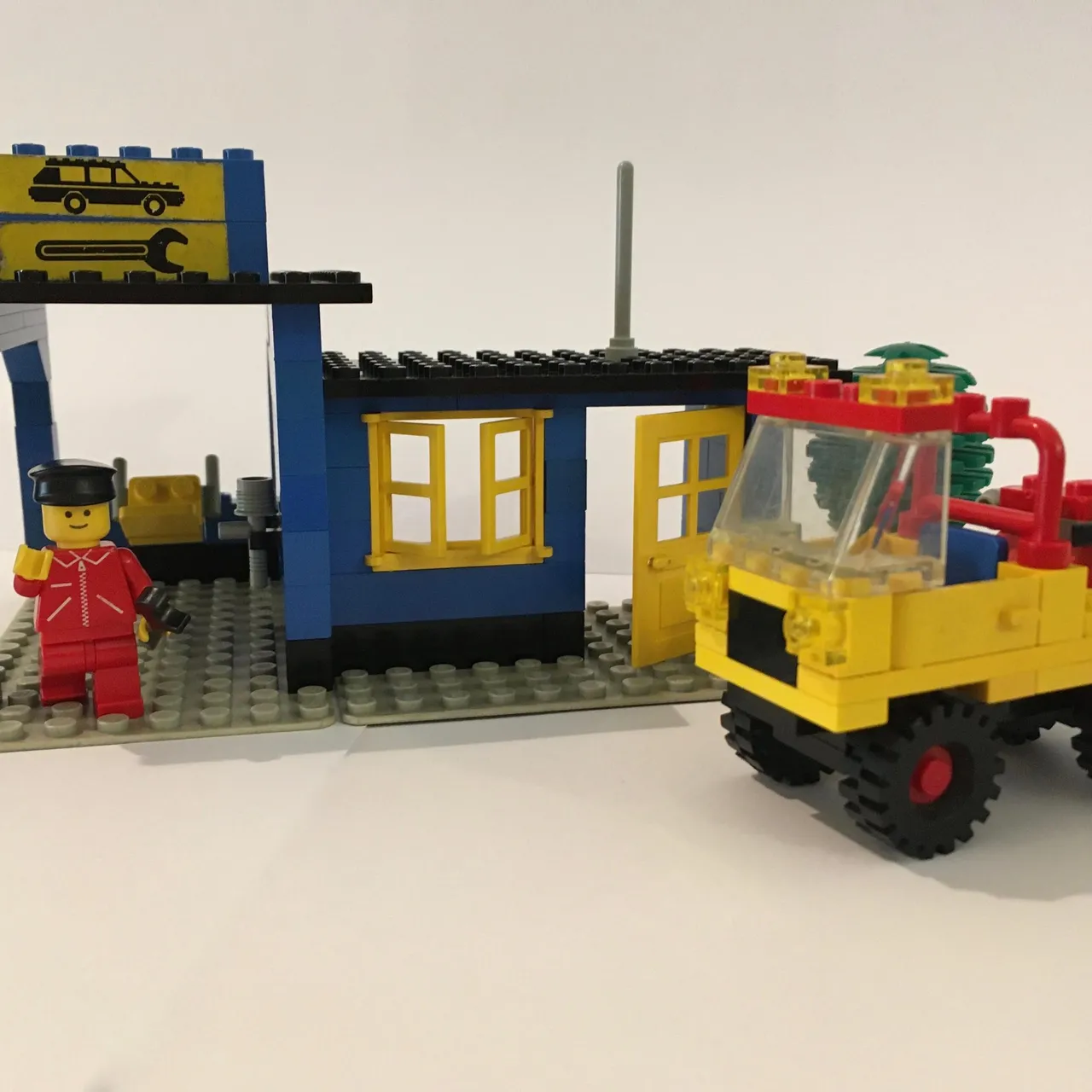 Auto Service Station
