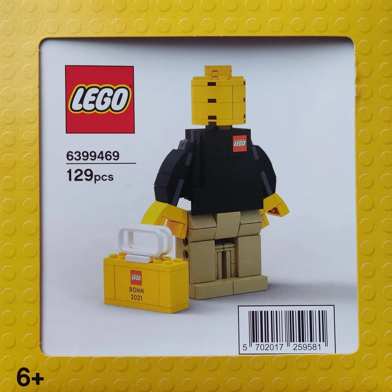 Bonn Brand Store Opening Associate Figure