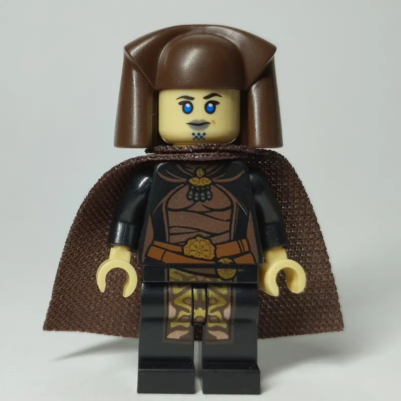 Luminara Unduli, Dark Brown Hat and Cape