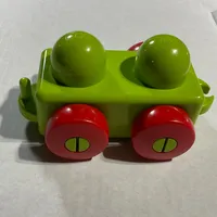 Primo Wheel Base 1 x 2 with Hitches and Red Wheels