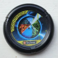 Large Figure Throwing Disk, Millennia / Jet / Judge, 8 Pips, Multi-color Sectioned Globe Print